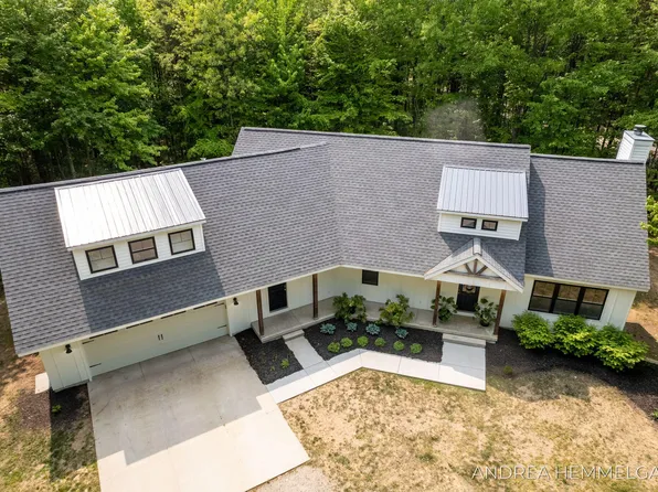 16032 Warren Dr, West Olive, MI 49460