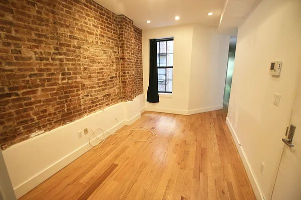 Rented by Delmark Realty LLC | media 15