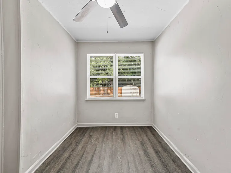 2717 Townsend Dr — Photo 9