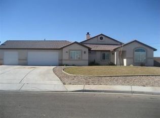 13432 Bordeaux Ct, Apple Valley, CA 92308