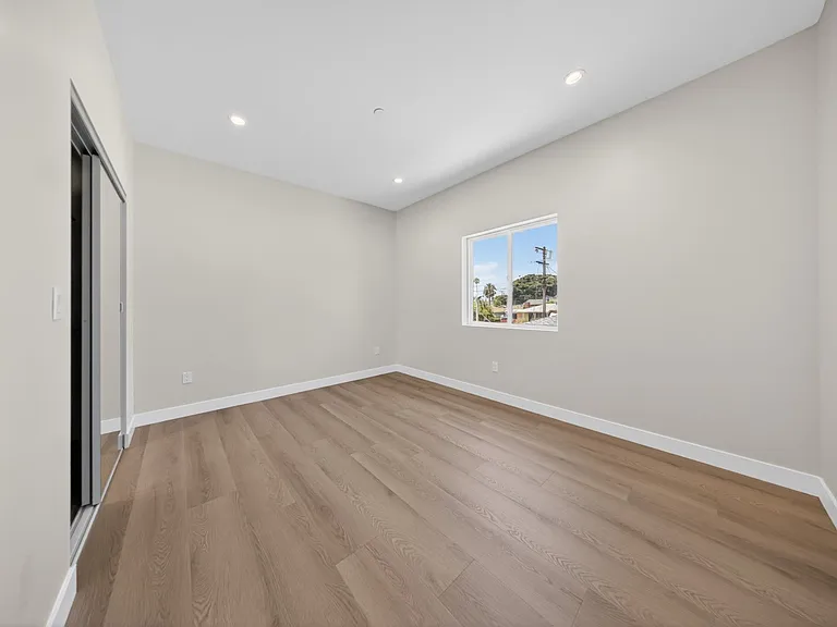 11840 Arminta St — Photo 48