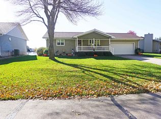 16 Clear Lk, Columbus, NE 68601
