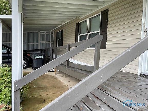2nd image of 930 E Broadway St