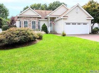 105 Summerfield Dr, Holtsville, NY 11742