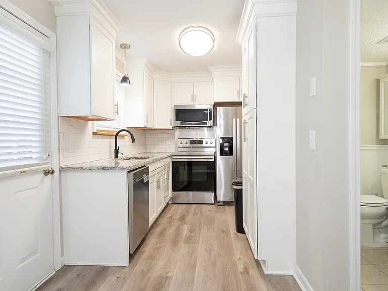 415 Parkdale Dr #18C — Photo 10