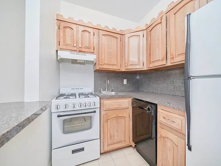 458 W 52nd St #1B — Photo 7