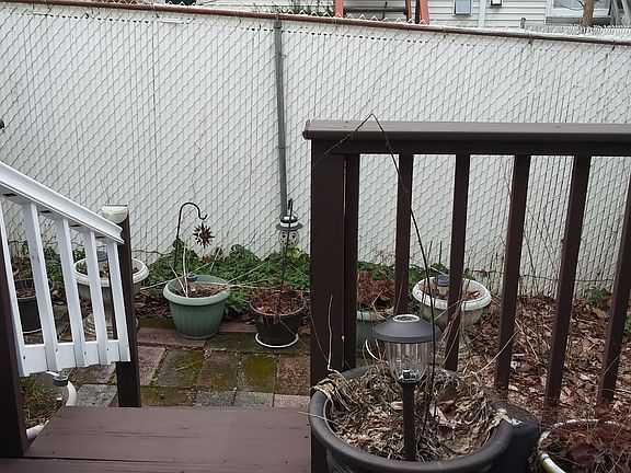 5th image of 106 Arnold St