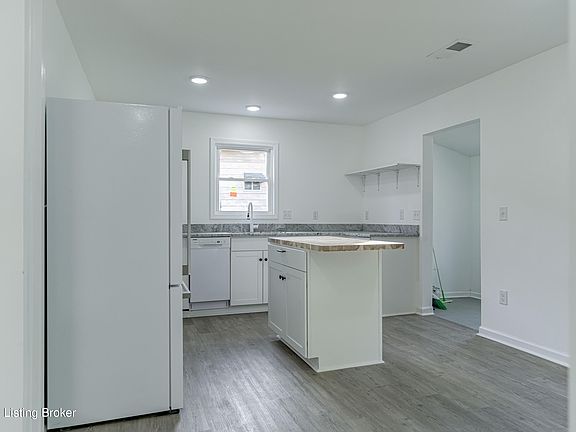 4th image of 105 Ada Ave