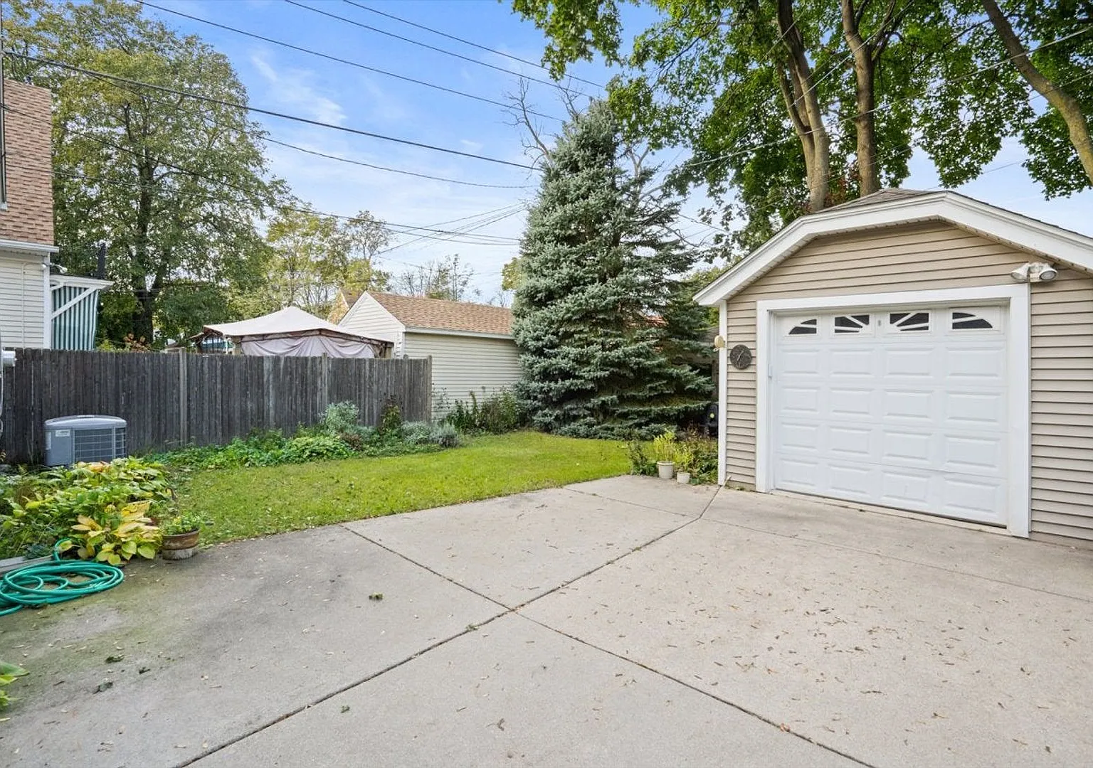 Charming 4-Bedroom Cape Cod for Rent in Shorewood — Photo 4