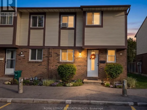 1414 Foxwell St #6, Ottawa, ON K1B 5J4