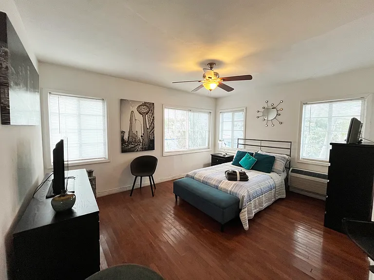511 NE 75th St #2 — Photo 18