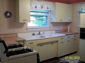 5th image of 73 Wilshire Dr