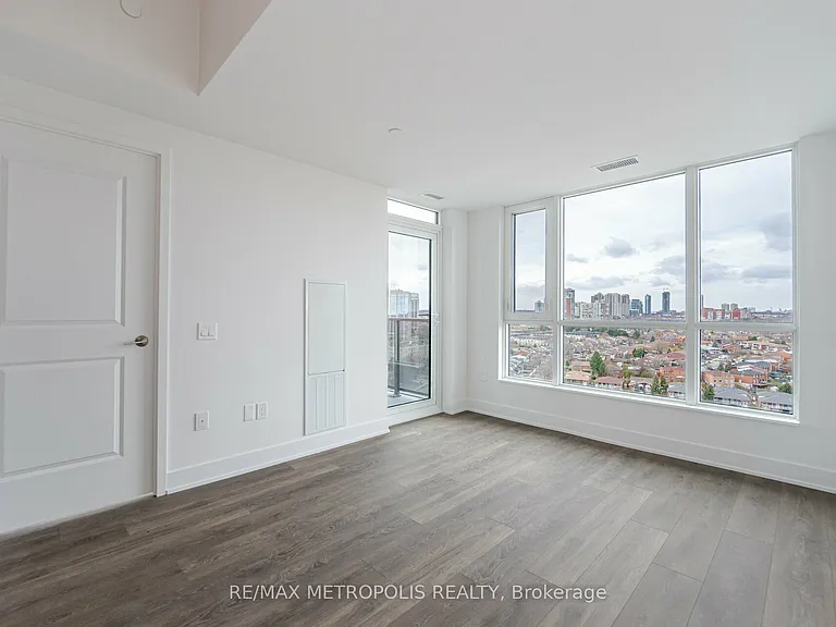 202 Burnhamthorpe Rd E #1704 — Photo 14