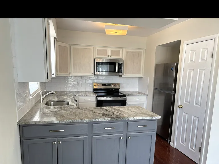 33 Lighthouse Dr #B — Photo 11