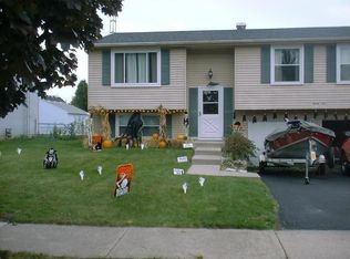 35 Ponderosa Dr, Oregon, OH 43616