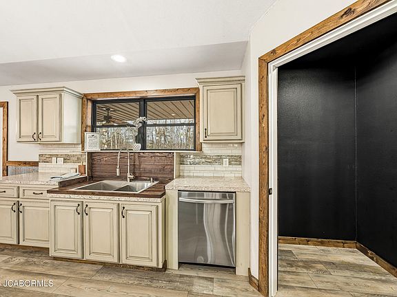 5th image of 1022 Wildrose Ln
