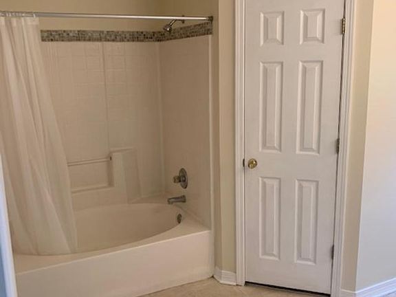 4th image of 5761 Charlene Dr