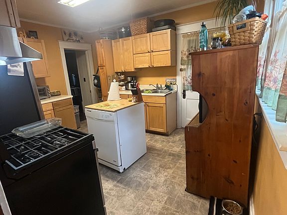 5th image of 10 Dickinson Ave #1