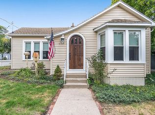 117 S Lake Ave, Spring Lake, MI 49456