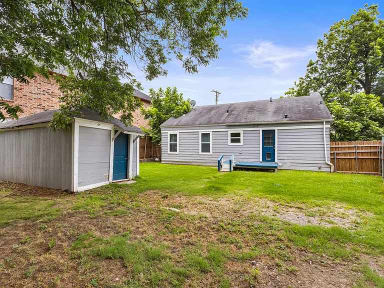 301 Maple St — Photo 15