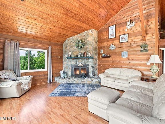 5th image of 1818 Circle Lake Dr
