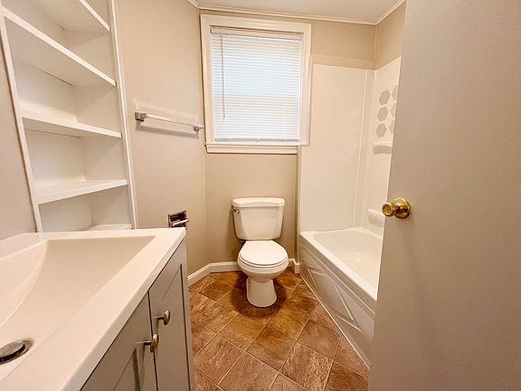 4th image of 25 Kinsley St #E
