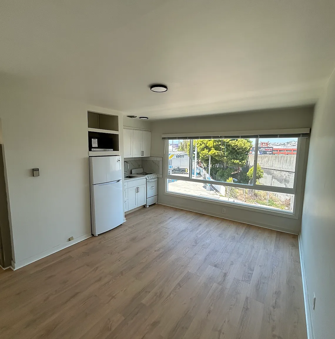 1 bed, 550 sqft, $2,995 — Photo 3
