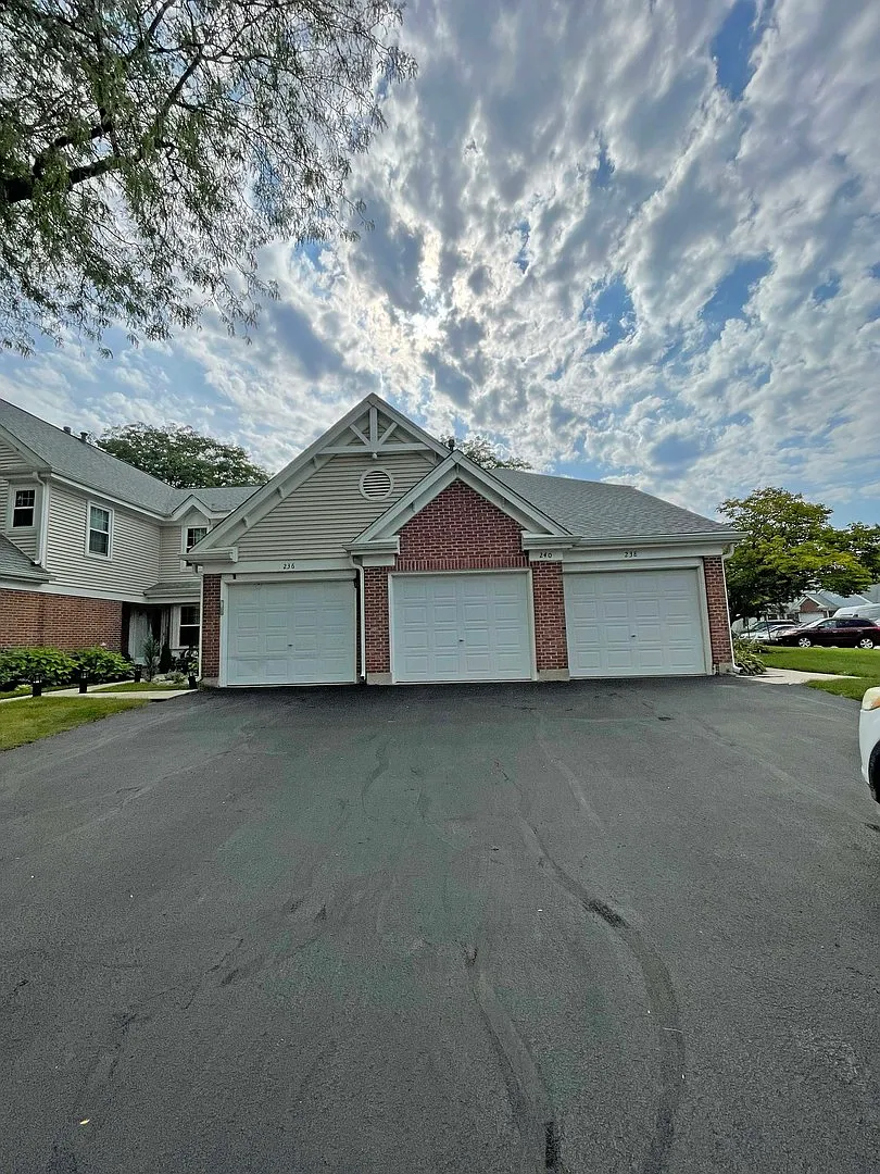 2 bed, 1122 sqft, $2,400 — Photo 2