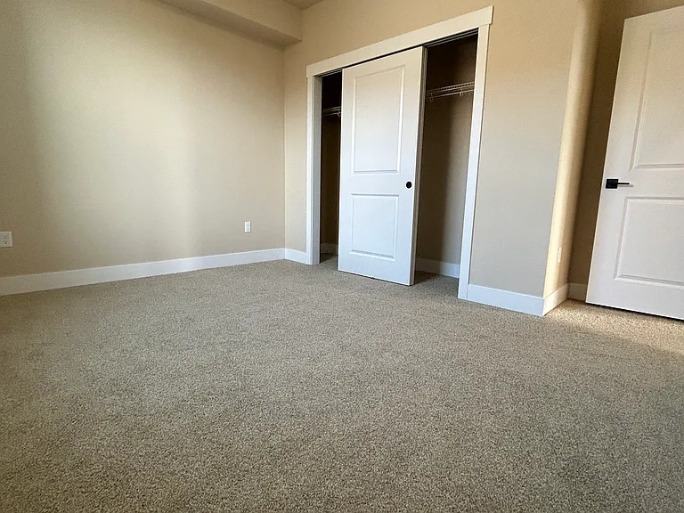 Princess suite 
978 SQ. FT. 
2 bed 1 bath
2nd Bedroom
