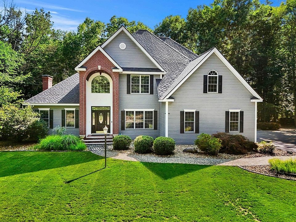 1st image of 6 Evergreen Dr