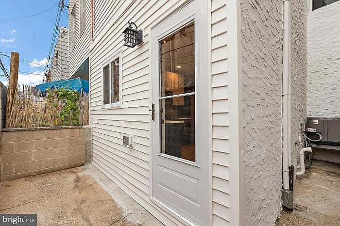 2225 S Rosewood St — Photo 12