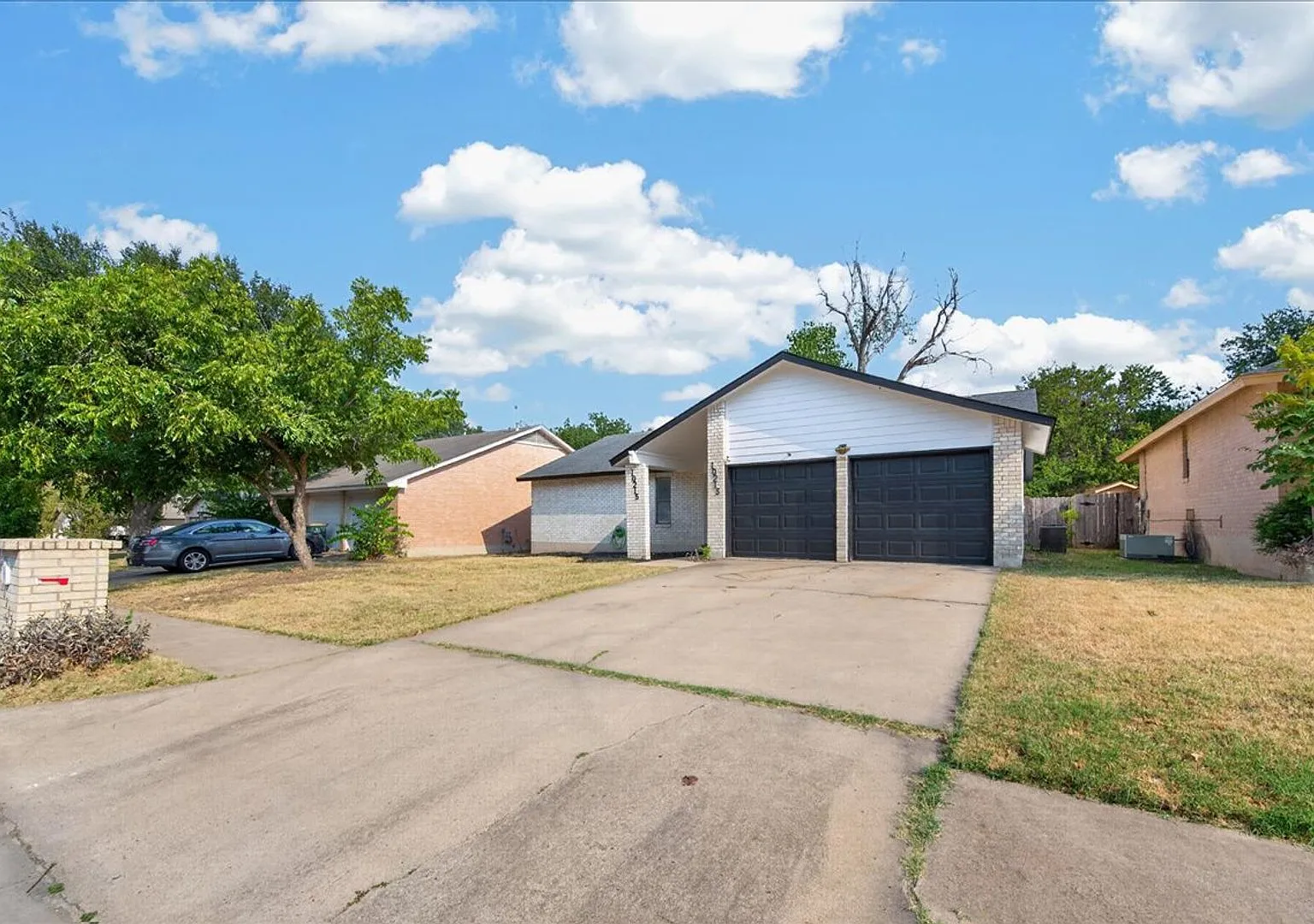 10215 Missel Thrush Drive Austin, TX 78750 — Photo 2