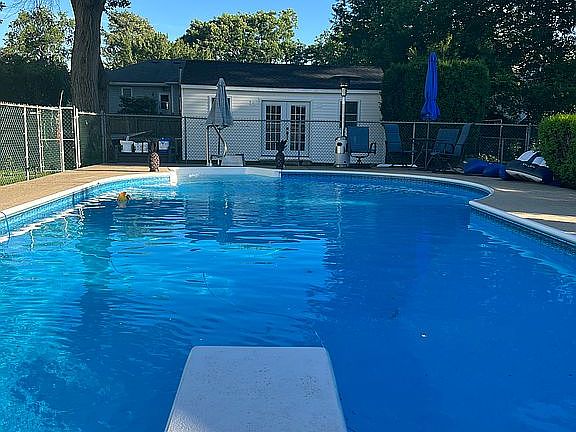 2nd image of 39 Gateway Ct