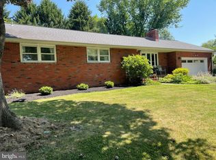 16 Metekunk Dr, Ewing, NJ 08638