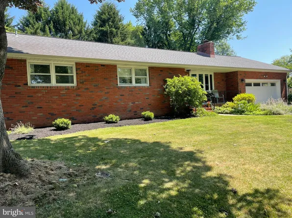 16 Metekunk Dr, Ewing, NJ 08638