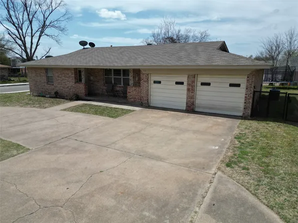 810 N Charlotte Ave, Stephenville, TX 76401