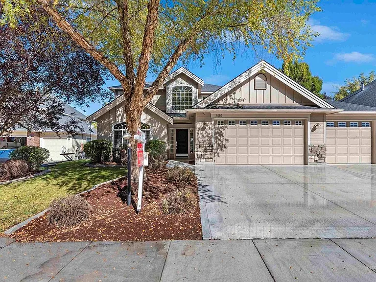 2516 E Alpomado Ct — Photo 2