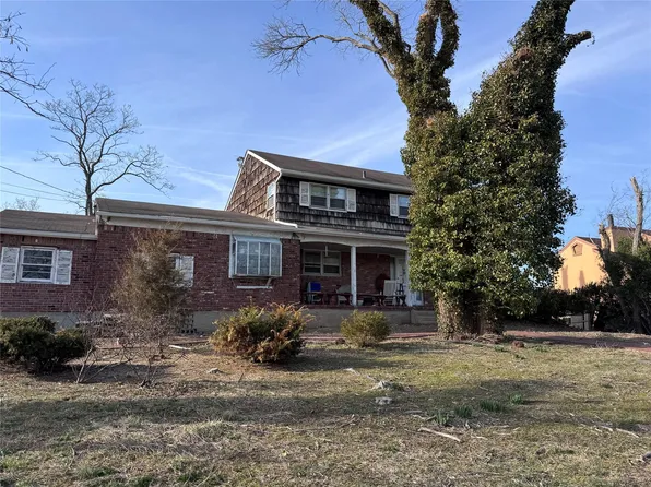 20 Westland Drive, Glen Cove, NY 11542