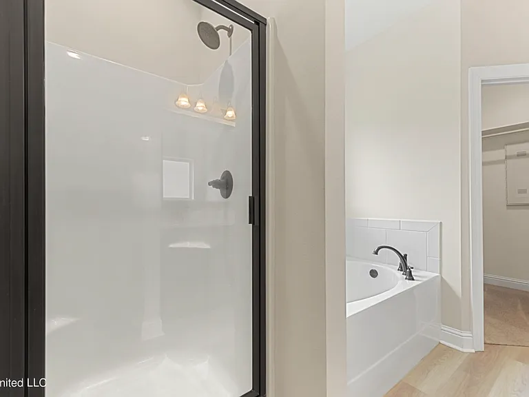 3766 Hamilton Dr — Photo 10