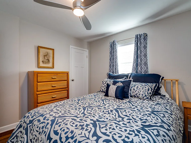1126 Irving Ave #4 — Photo 16