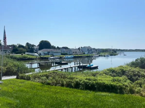 https://photos.zillowstatic.com/fp/f6158315618c48c6cf6fc898102bb6ff-p_e.webp