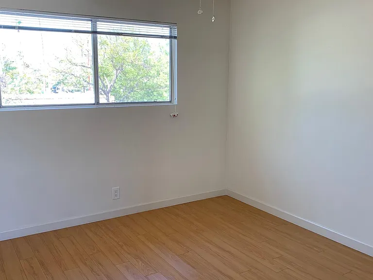 3719 Clarington Ave #18 — Photo 9
