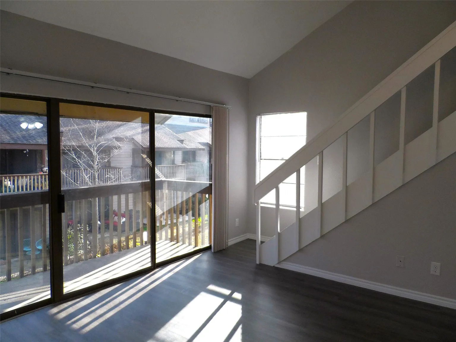 2 bed, 2.0 bath, 866 sqft, $1,100 — Photo 2