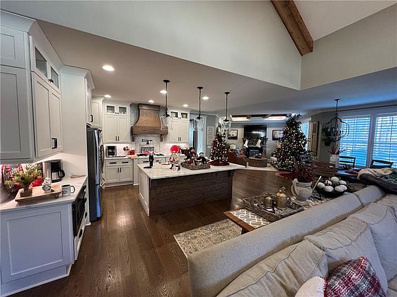 3rd image of 6332 Granbury Walk