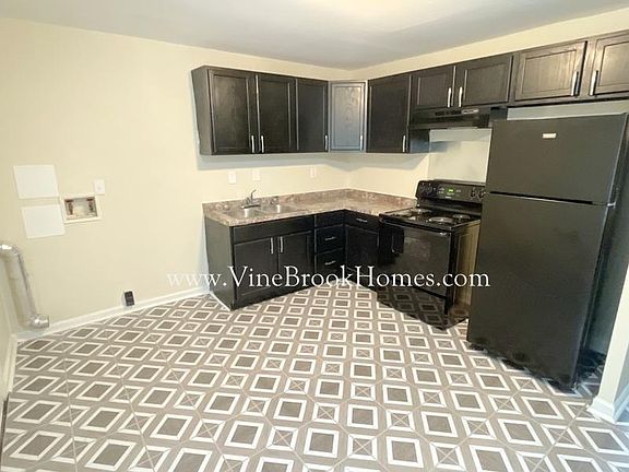 4th image of 4209 N Sheridan Ave