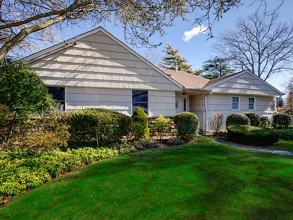 2nd image of 1725 Huntley Pl