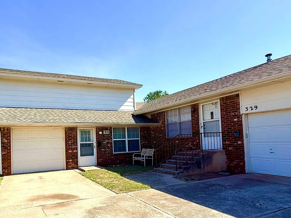331 W Vandament Ave