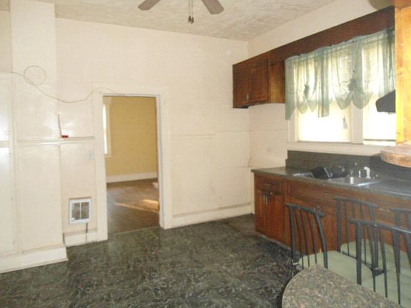 5th image of 512 Park St