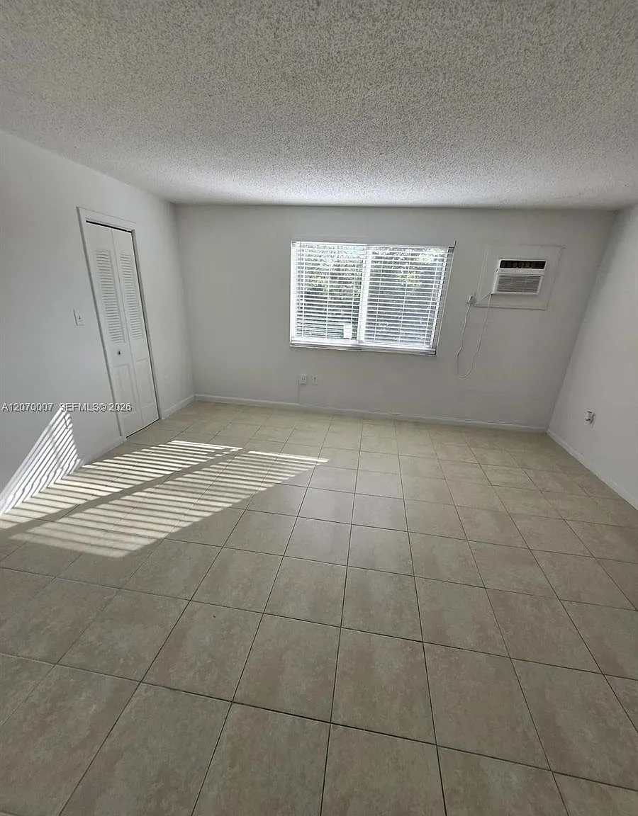 Coral Gate West Condo — Photo 4
