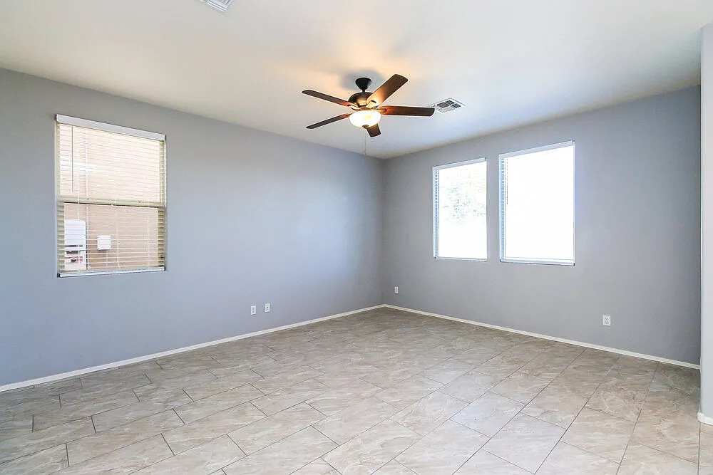 3 bed, 3.0 bath, 2162 sqft, $2,335 — Photo 4
